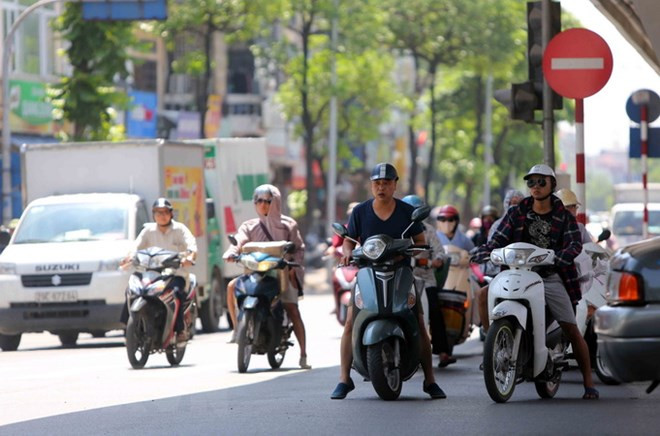 Norte y Centro de Vietnam, verdaderos "hornos" por ola de calor ảnh 1 Norte y Centro de Vietnam, verdaderos "hornos" por ola de calor ảnh 1