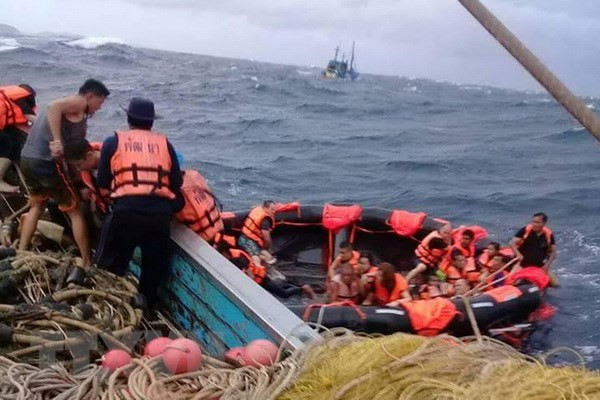 Tailandia: Hallan 13 cadáveres tras naufragio de barco en Phuket ảnh 1