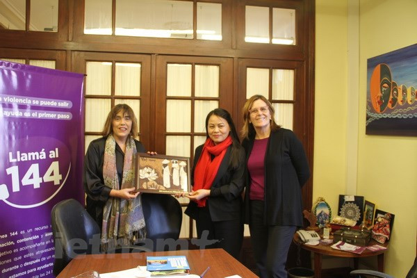 Fomentan cooperación entre uniones de mujeres de Vietnam y Argentina ảnh 1 Fomentan cooperación entre uniones de mujeres de Vietnam y Argentina ảnh 1