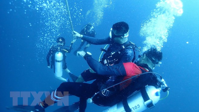 Tailandia remolcará el barco hundido en isla de Phuket ảnh 1 Tailandia remolcará el barco hundido en isla de Phuket ảnh 1