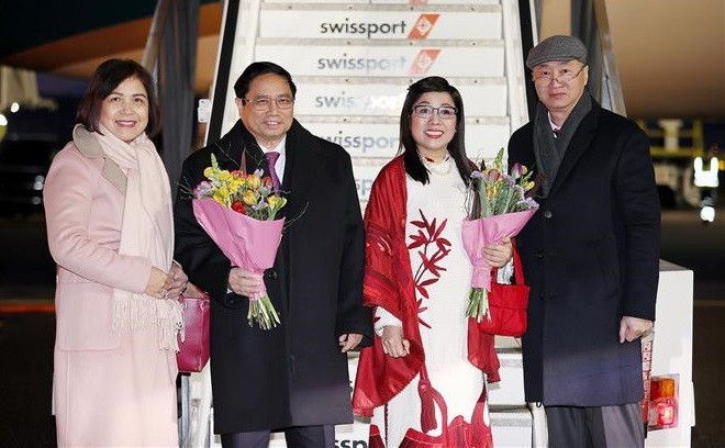 Premier vietnamita llega a Suiza para participar en 54ª Reunión del FEM ảnh 1 Premier vietnamita llega a Suiza para participar en 54ª Reunión del FEM ảnh 1
