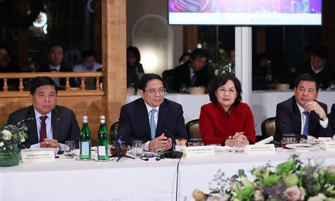 Premier pide apoyo a la construcción del centro financiero en Vietnam ảnh 1