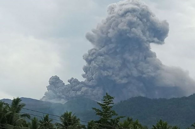 Entra en erupción volcán Dukono de Indonesia ảnh 1 Entra en erupción volcán Dukono de Indonesia ảnh 1