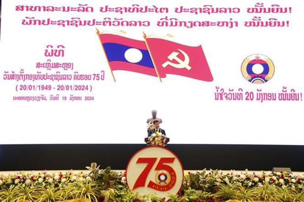 Aprecian apoyo valioso de Vietnam a Ejército Popular de Laos ảnh 1 Aprecian apoyo valioso de Vietnam a Ejército Popular de Laos ảnh 1