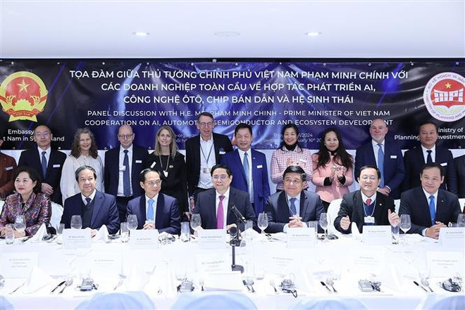 FEM 2024: Premier vietnamita preside coloquio con empresas en tecnología ảnh 1 FEM 2024: Premier vietnamita preside coloquio con empresas en tecnología ảnh 1