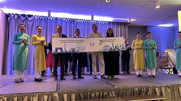 Vietnam Airlines celebra 20 años de ruta directa Vietnam-Francia ảnh 1