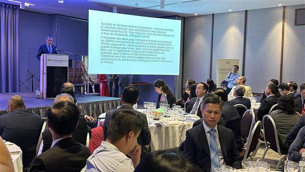 Vietnam Airlines celebra 20 años de ruta directa Vietnam-Francia ảnh 2