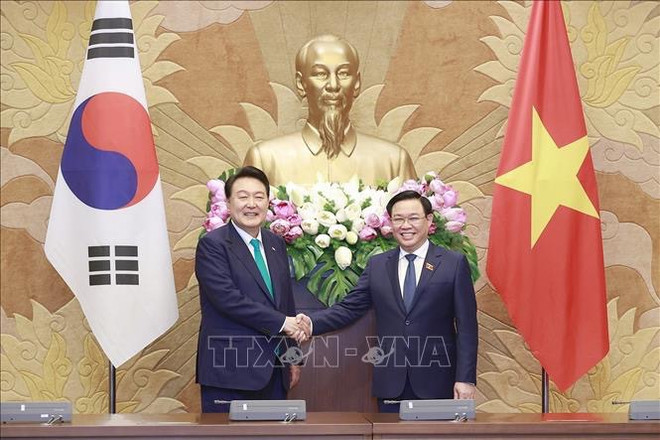 Titular del Parlamento vietnamita sostiene encuentro con presidente surcoreano ảnh 1 Titular del Parlamento vietnamita sostiene encuentro con presidente surcoreano ảnh 1