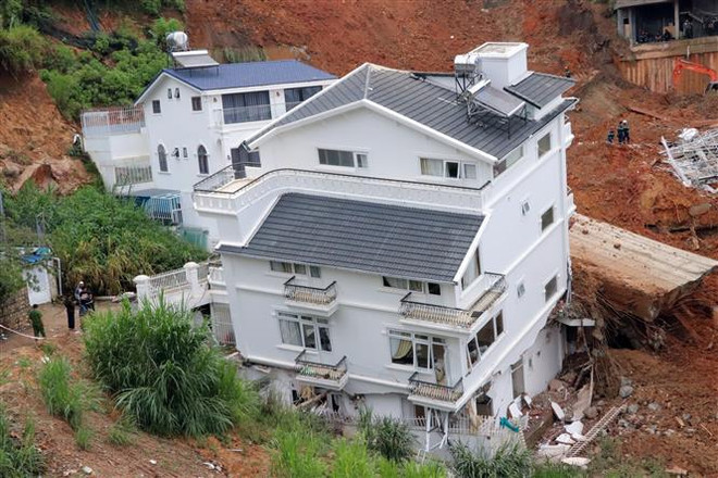 Continúan el rescate tras deslizamiento de tierra en localidad altiplana vietnamita ảnh 2 Continúan el rescate tras deslizamiento de tierra en localidad altiplana vietnamita ảnh 2