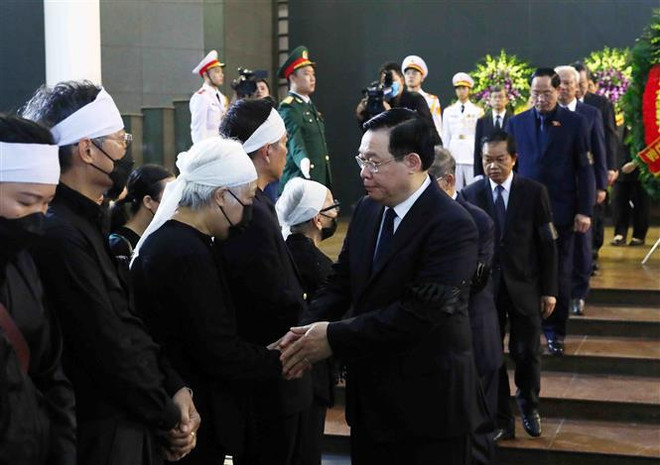 Despiden con funeral de Estado al exvicepremier vietnamita Vu Khoan ảnh 3 Despiden con funeral de Estado al exvicepremier vietnamita Vu Khoan ảnh 3