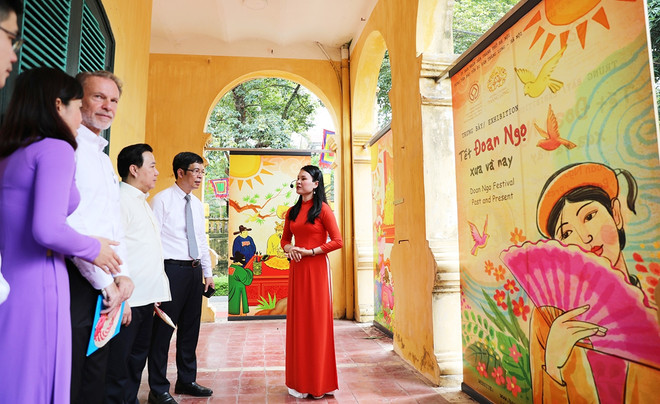 Recrean ritual de Fiesta tradicional de Doan Ngo en Ciudadela Imperial de Thang Long ảnh 1 Recrean ritual de Fiesta tradicional de Doan Ngo en Ciudadela Imperial de Thang Long ảnh 1