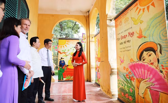 Recrean ritual de Fiesta tradicional de Doan Ngo en Ciudadela Imperial de Thang Long ảnh 1