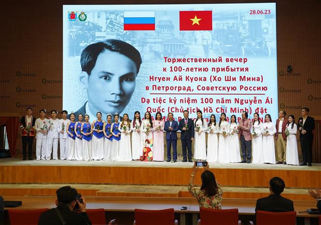 Conmemoran el 100 aniversario de la llegada del Presidente Ho Chi Minh a Unión Soviética ảnh 1 Conmemoran el 100 aniversario de la llegada del Presidente Ho Chi Minh a Unión Soviética ảnh 1