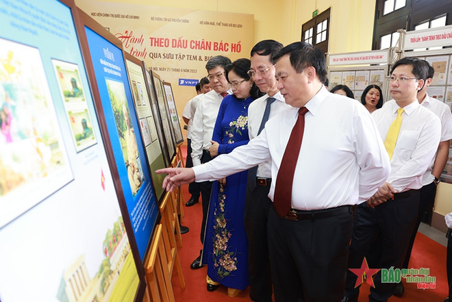 Efectúan exposición de sellos y postales sobre Presidente Ho Chi Minh ảnh 1 Efectúan exposición de sellos y postales sobre Presidente Ho Chi Minh ảnh 1