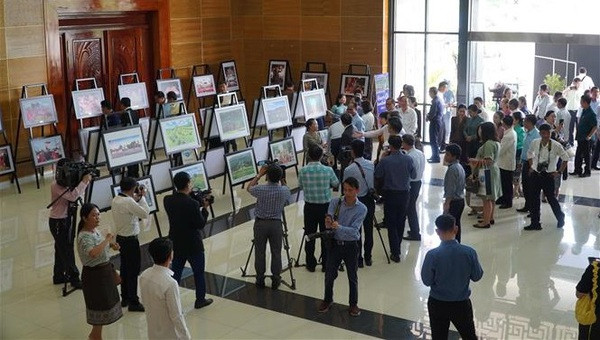 Inauguran exposición fotográfica sobre Patrimonios de Vietnam y Laos ảnh 1 Inauguran exposición fotográfica sobre Patrimonios de Vietnam y Laos ảnh 1
