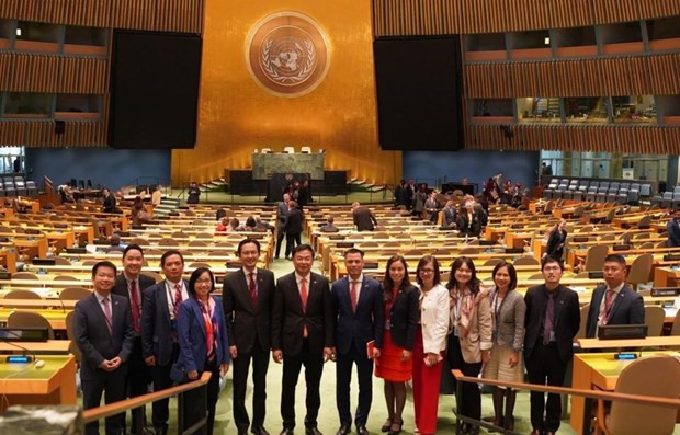 Dirigentes foráneos disfrutan libertad y democracia de Vietnam en sus propias calles ảnh 6 Dirigentes foráneos disfrutan libertad y democracia de Vietnam en sus propias calles ảnh 6