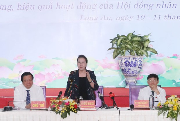 Presidenta del Parlamento de Vietnam participa en conferencia de consejos populares ảnh 1