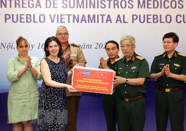 Ministerio de Defensa de Vietnam dona materiales médicos a Cuba ảnh 1 Ministerio de Defensa de Vietnam dona materiales médicos a Cuba ảnh 1