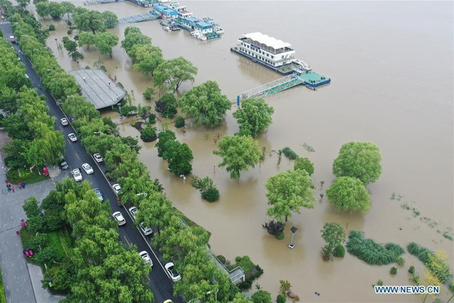 Dirigente partidista de Vietnam expresa solidaridad con China ante graves pérdidas por inundaciones ảnh 1