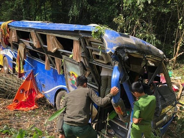 Cinco muertos en accidente de autocar en provincia vietnamita en Kom Tum ảnh 1 Cinco muertos en accidente de autocar en provincia vietnamita en Kom Tum ảnh 1