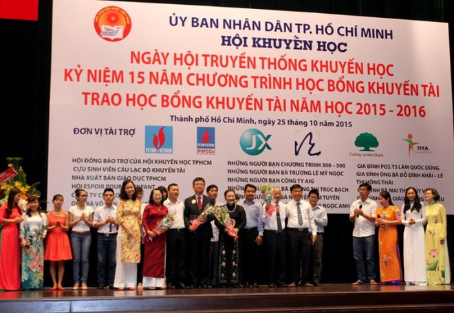 Otorga Ciudad Ho Chi Minh becas a estudiantes desfavorecidos ảnh 1  Otorga Ciudad Ho Chi Minh becas a estudiantes desfavorecidos ảnh 1