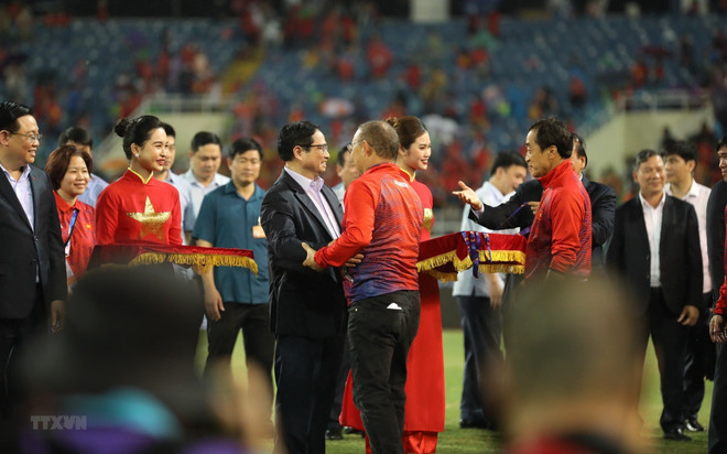 Primer ministro vietnamita felicita a la selección de fútbol sub-23 por su victoria en SEA Games 31 ảnh 1 Primer ministro vietnamita felicita a la selección de fútbol sub-23 por su victoria en SEA Games 31 ảnh 1