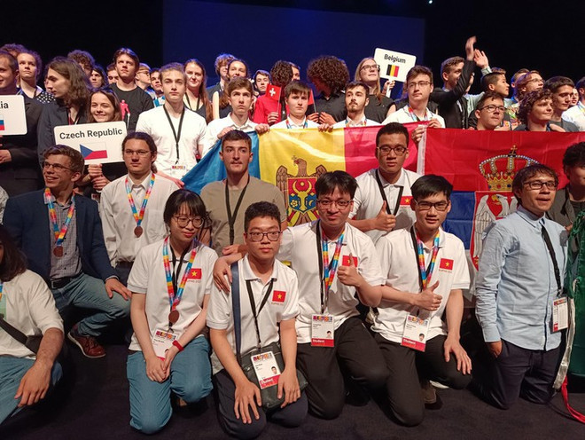 Vietnam gana tres medallas en Olimpiada Europea de Física 2022 ảnh 1 Vietnam gana tres medallas en Olimpiada Europea de Física 2022 ảnh 1