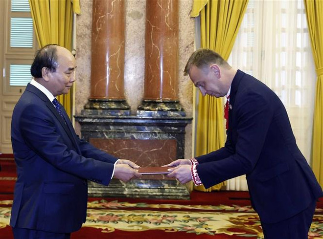Presidente vietnamita recibe a embajadores de Ucrania y Canadá ảnh 1