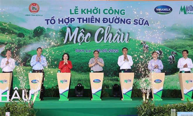 Premier de Vietnam inaugura construcción del complejo Moc Chau Milk Paradise ảnh 1 Premier de Vietnam inaugura construcción del complejo Moc Chau Milk Paradise ảnh 1
