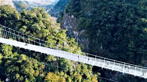 Puente de cristal Bach Long, nuevo destino turístico en provincia vietnamita ảnh 1 Puente de cristal Bach Long, nuevo destino turístico en provincia vietnamita ảnh 1
