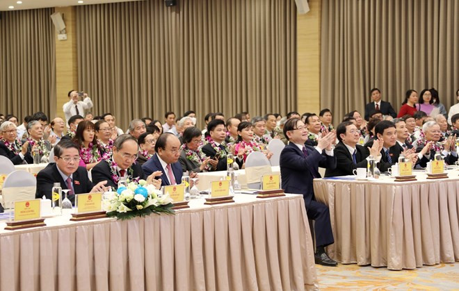 Presidente vietnamita elogia aportes de intelectuales al desarrollo nacional ảnh 2 Presidente vietnamita elogia aportes de intelectuales al desarrollo nacional ảnh 2