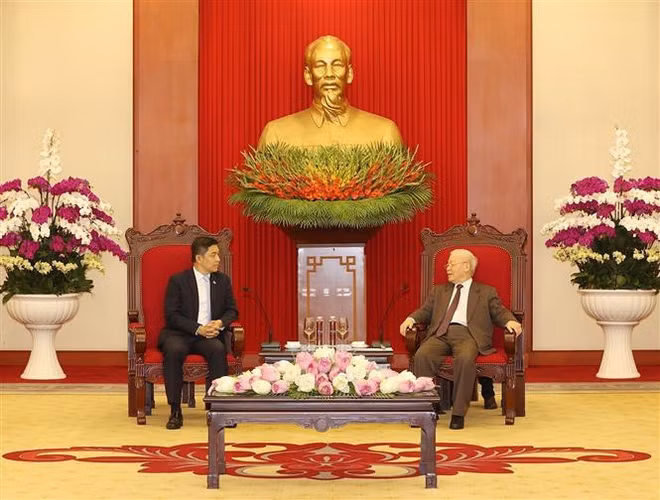 Máximo dirigente partidista de Vietnam recibe a presidente de Parlamento de Singapur ảnh 1