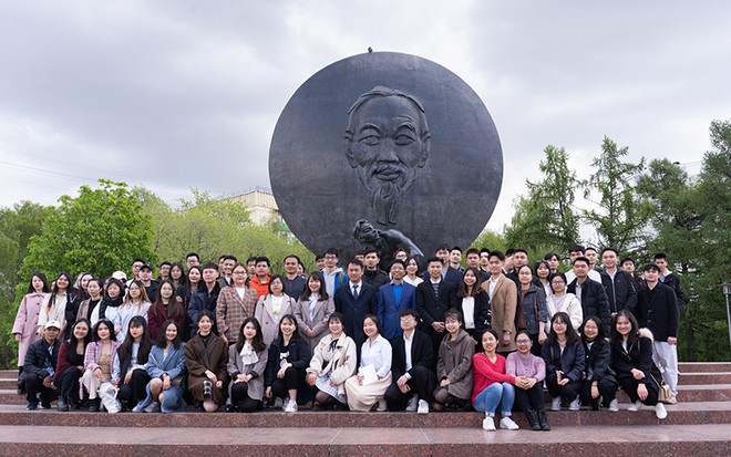 Rinden homenaje al Presidente Ho Chi Minh por su natalicio en diversos países ảnh 1 Rinden homenaje al Presidente Ho Chi Minh por su natalicio en diversos países ảnh 1