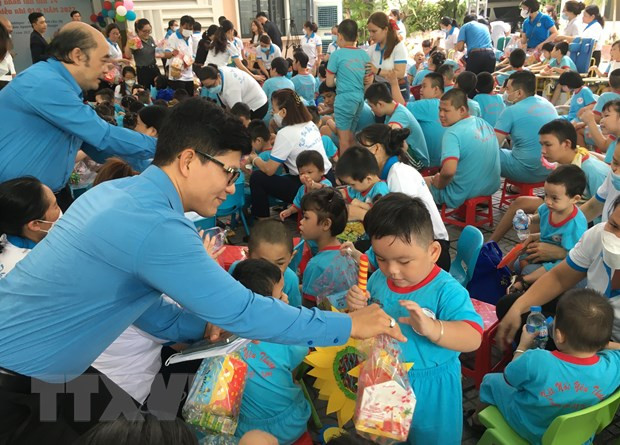Entregan becas a niños con discapacidad en Ciudad Ho Chi Minh ảnh 1