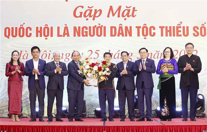 Dirigentes vietnamitas reúnen con legisladores de minorías étnicas ảnh 1 Dirigentes vietnamitas reúnen con legisladores de minorías étnicas ảnh 1