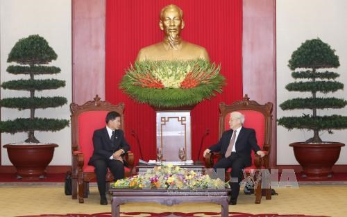 Líder partidista de Vietnam recibe al alcalde de Vientiane ảnh 1 Líder partidista de Vietnam recibe al alcalde de Vientiane ảnh 1