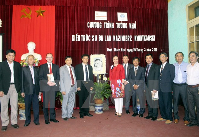 Vietnam honra a arquitecto polaco por su aporte a conservación de patrimonios culturales ảnh 1 Vietnam honra a arquitecto polaco por su aporte a conservación de patrimonios culturales ảnh 1