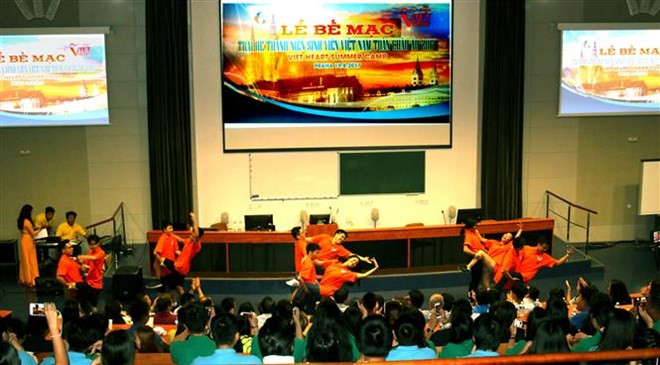 Jóvenes vietnamitas promueven la imagen nacional en la República Checa ảnh 1 Jóvenes vietnamitas promueven la imagen nacional en la República Checa ảnh 1