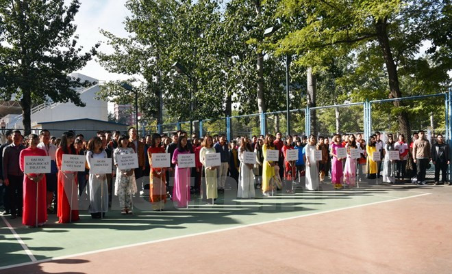 Festival deportivo de vietnamitas en Beijing refuerza solidaridad entre connacionales ảnh 1