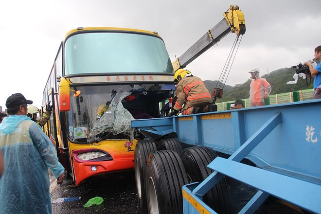 Turistas vietnamitas resultan ilesos en accidente automovilístico en Taiwán ảnh 1 Turistas vietnamitas resultan ilesos en accidente automovilístico en Taiwán ảnh 1
