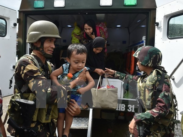 Filipinas: detienen a líderes y financiador de grupo insurgente Maute en Marawi ảnh 1 Filipinas: detienen a líderes y financiador de grupo insurgente Maute en Marawi ảnh 1