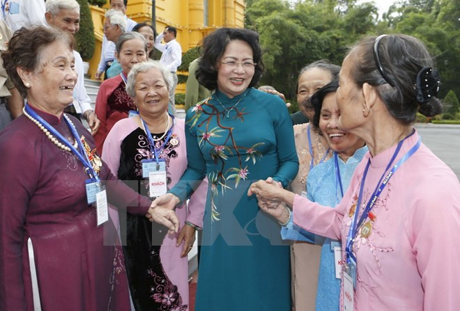 Vietnam presta atención a la vida de personas con méritos revolucionarios ảnh 1 Vietnam presta atención a la vida de personas con méritos revolucionarios ảnh 1