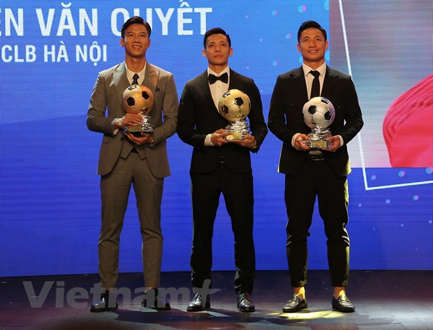 Nguyen Van Quyet conquista Balón de Oro de Vietnam en 2020 ảnh 3