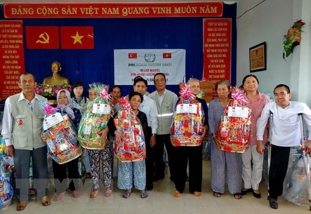 Ciudad Ho Chi Minh presta asistencia a necesitados en ocasión del Tet ảnh 1 Ciudad Ho Chi Minh presta asistencia a necesitados en ocasión del Tet ảnh 1
