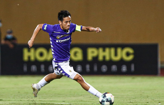 Nguyen Van Quyet conquista Balón de Oro de Vietnam en 2020 ảnh 2