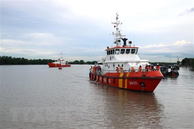 Continúan buscando pescadores vietnamitas desaparecidos en aguas nacionales ảnh 1