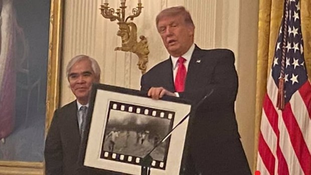 Autor de instantánea “La Niña del Napalm” recibe medalla de EE.UU. ảnh 1 Autor de instantánea “La Niña del Napalm” recibe medalla de EE.UU. ảnh 1