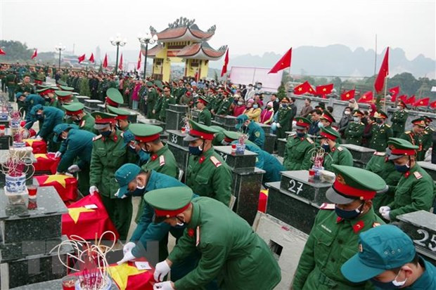 Rinden homenaje a mártires vietnamitas caídos en resistencia contra colonialismo ảnh 1 Rinden homenaje a mártires vietnamitas caídos en resistencia contra colonialismo ảnh 1