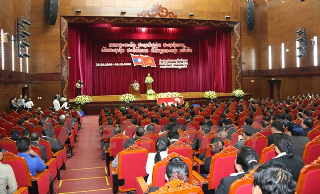 Laos celebra mitin por aniversario 95 del natalicio de presidente Kaysone ảnh 1 Laos celebra mitin por aniversario 95 del natalicio de presidente Kaysone ảnh 1