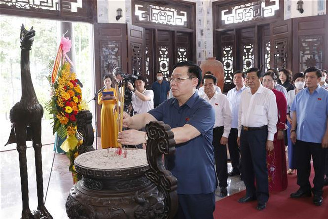 Presidente del Parlamento pide a Vinh Long concentrarse en reforma del modelo de crecimiento ảnh 2 Presidente del Parlamento pide a Vinh Long concentrarse en reforma del modelo de crecimiento ảnh 2